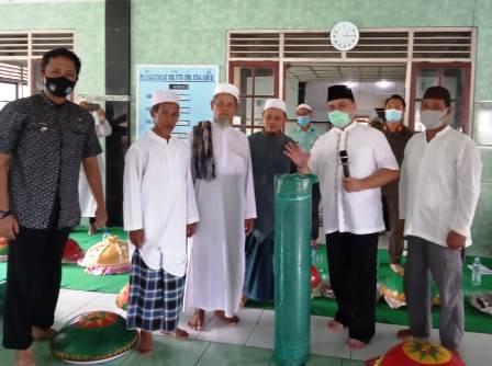 Safari Jumat di Teru, Gubernur dan Keluarga Beri Bantuan Untuk Masjid Baiturrahman