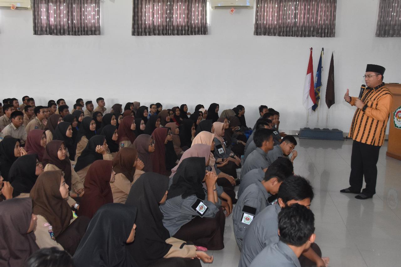 Gubernur Babel,  Bicara Antisipasi Berita Hoax Dihadapan Siswa SMKN 2 