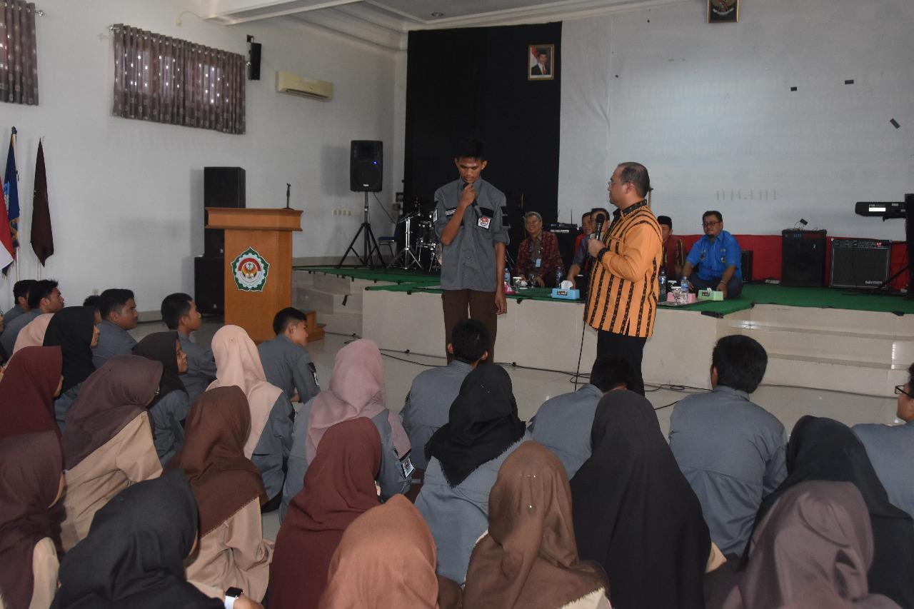 Bisa Jawab Pertanyaan, Gubernur Babel Hadiahi Siswa Laptop 