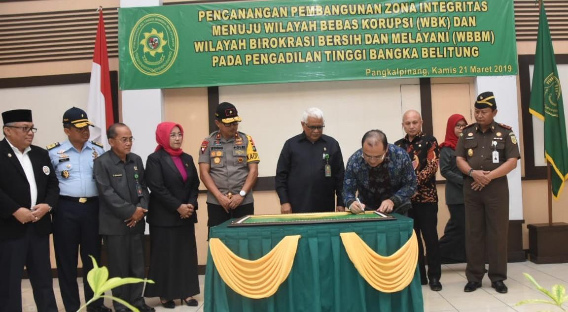 Gubernur Hadiri Dan Saksikan Penandatanganan Zona Integritas 