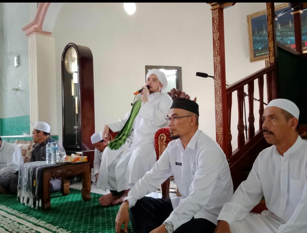 Majelis Habib Jindan Bin Novel Bin Salim Pada Tabligh Akbar dan Maulid Nabi Di Desa Perlang
