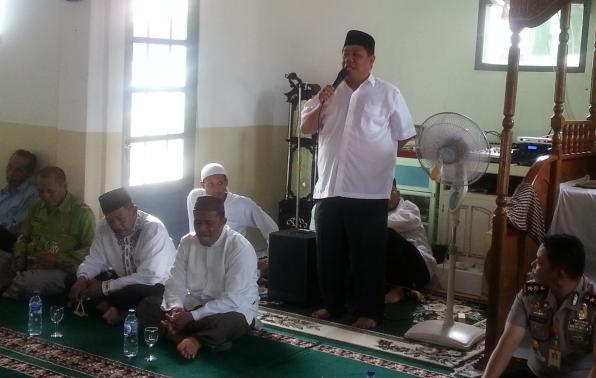 Wakil Gubernur dalam sambutannya pada Safari Jumat di Masjid Al Furqon Desa Tiram Tukak Sadai Bangka Selatan, Jumat 20 November 2015 Wakil Gubernur dalam sambutannya pada Safari Jumat di Masjid Al Furqon Desa Tiram Tukak Sadai Bangka Selatan, Jumat 20 November 2015