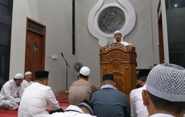 Kajian agama oleh Ust. Abdurrahman Ismail Jumat (8/3) di Masjid Al Kamal Kantor Gubernur Kepulauan Bangka Belitung