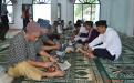 Makan siang bersama Gubernur Kepulauan Bangka Belitung usai sholat Jumat di Masjid Annur Desa Maras Senang Bakam Kabupaten Bangka