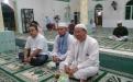 Dua Kepala Bagian Biro Kesra Provinsi yang khidmat mendengarkan ceramah agama